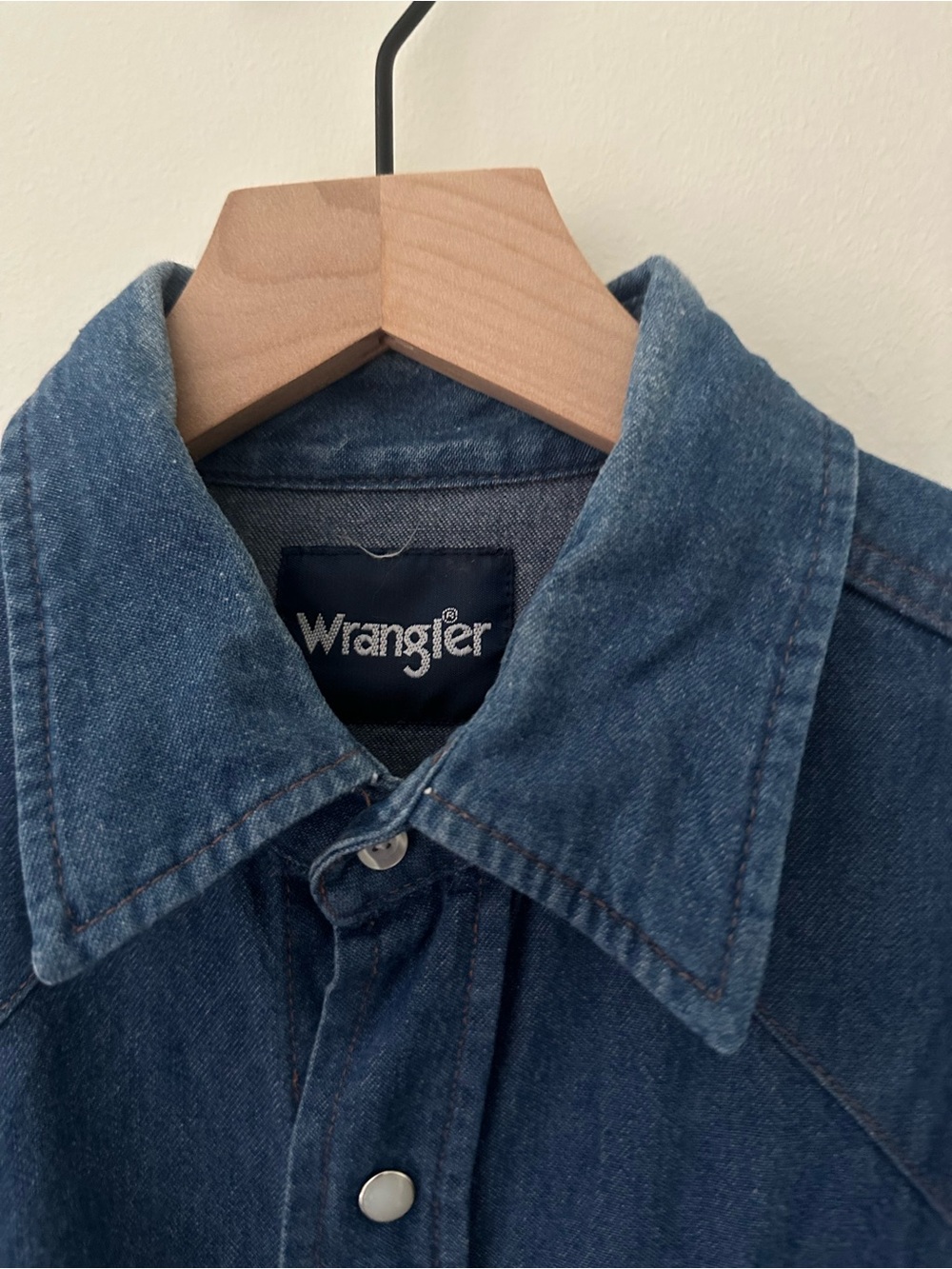 Wrangler Men's Dark Blue Denim Western Shirt - Picture 2 of 3